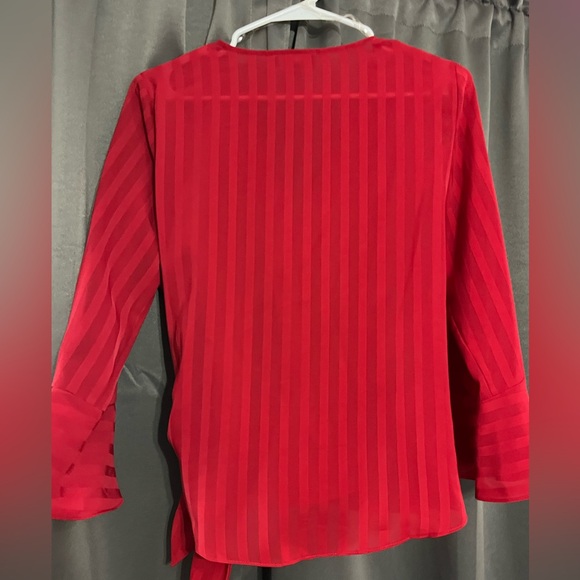 Beautiful red blouse! Size M 🍁 - Picture 4 of 6